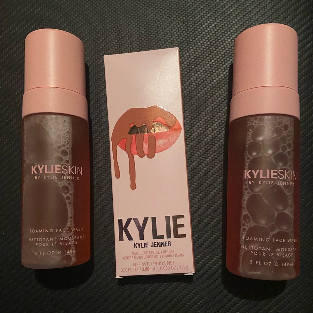 Kylie Cosmetics Pink Foaming Face Wash Set
